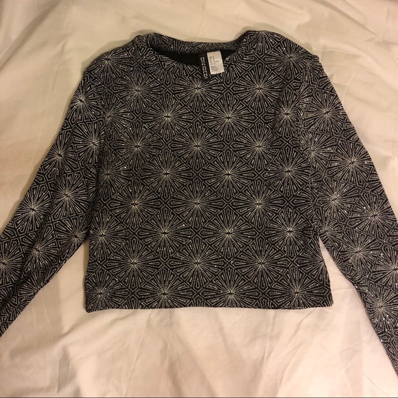 Shimmery designed long sleeve crop top - Picture 2 of 3